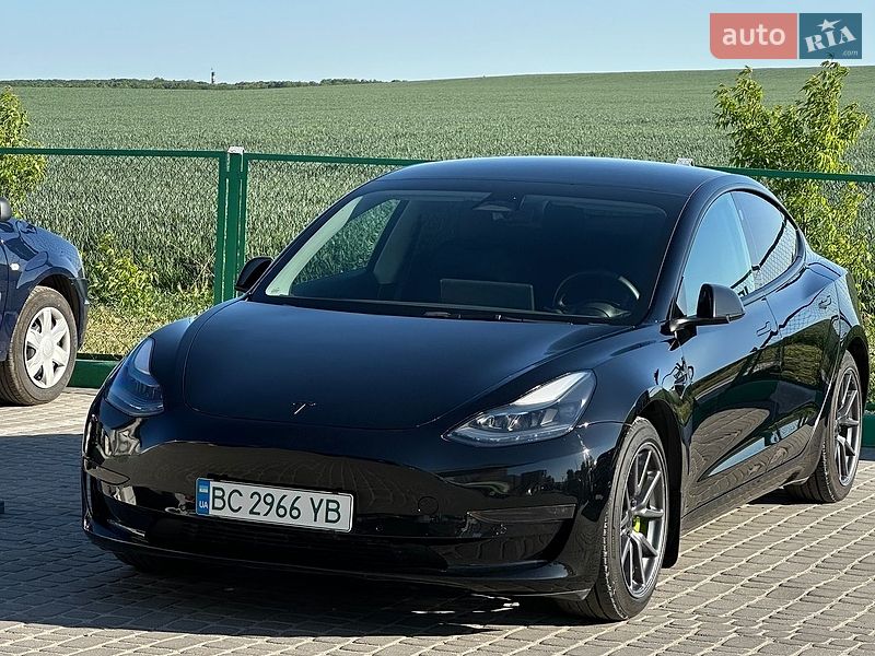 Седан Tesla Model 3 2022 в Тернополе