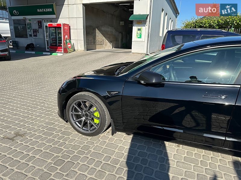 Седан Tesla Model 3 2022 в Тернополе