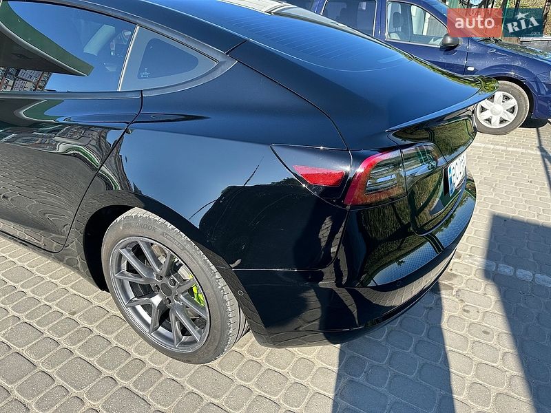 Седан Tesla Model 3 2022 в Тернополе