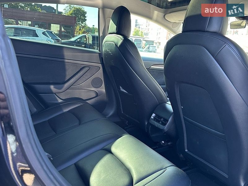 Седан Tesla Model 3 2022 в Тернополе