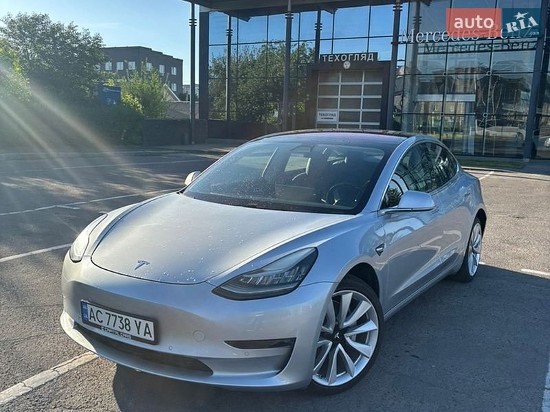 Седан Tesla Model 3 2018 в Луцке