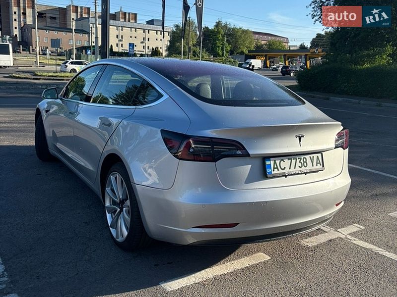Седан Tesla Model 3 2018 в Луцке