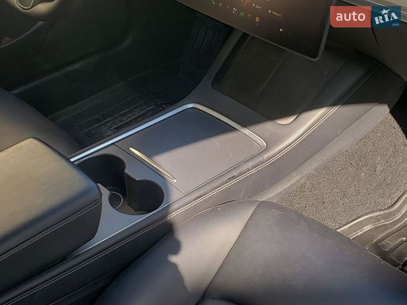 Седан Tesla Model 3 2022 в Збараже