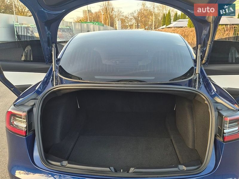 Седан Tesla Model 3 2019 в Киеве