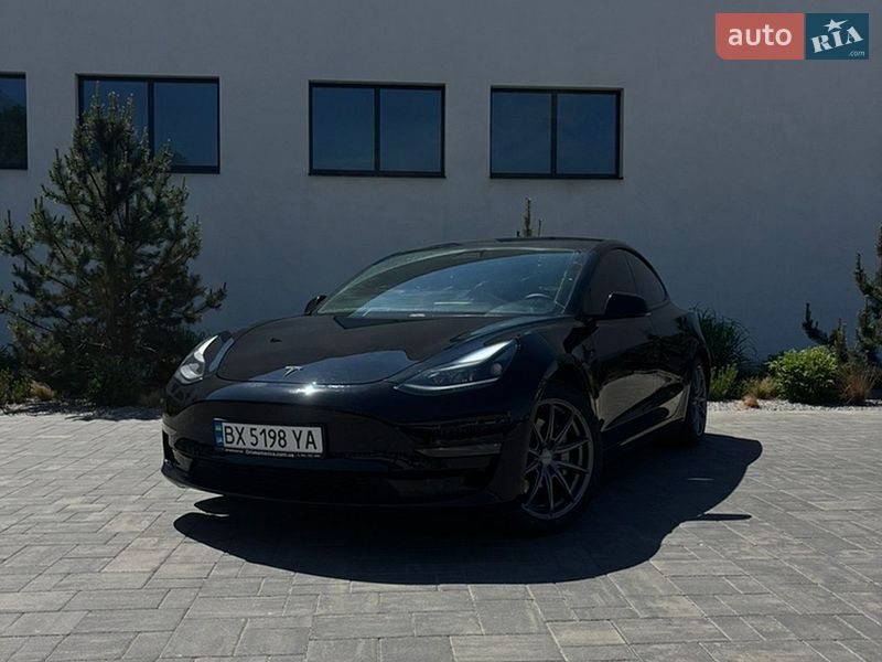 Седан Tesla Model 3 2021 в Луцке