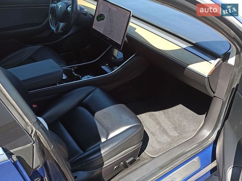 Седан Tesla Model 3 2019 в Самборі