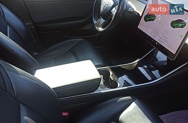 Седан Tesla Model 3 2019 в Самборі