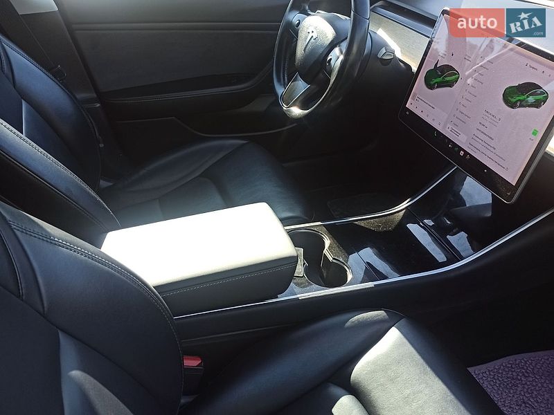 Седан Tesla Model 3 2019 в Самборі