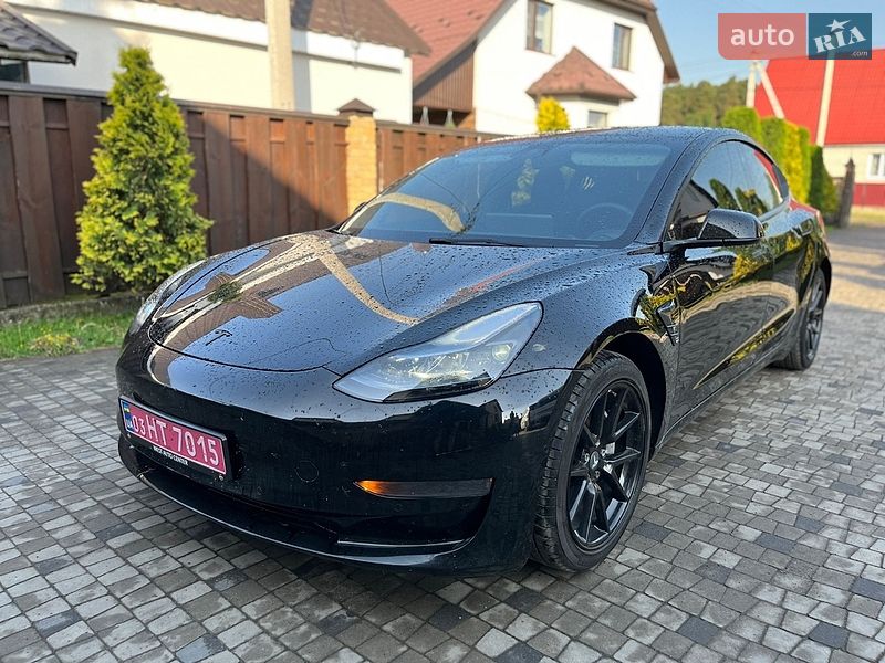 Седан Tesla Model 3 2022 в Луцке