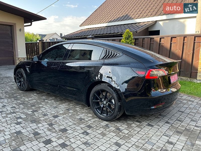 Седан Tesla Model 3 2022 в Луцке