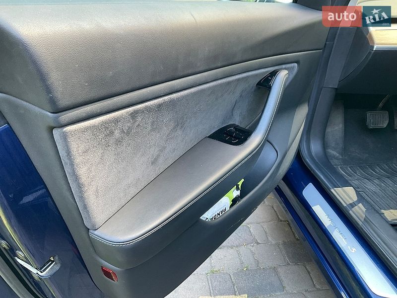 Седан Tesla Model 3 2019 в Києві