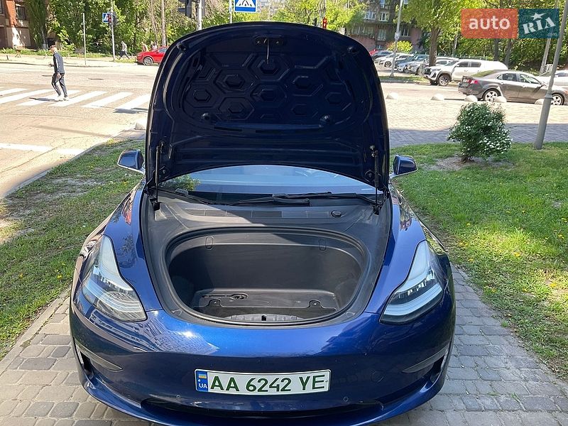 Седан Tesla Model 3 2019 в Києві