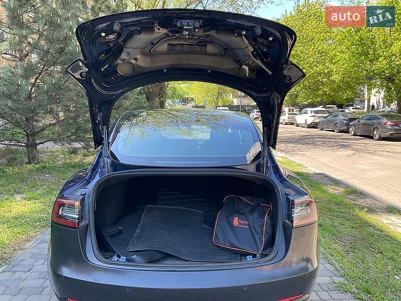 Седан Tesla Model 3 2019 в Києві