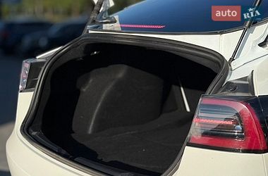 Седан Tesla Model 3 2022 в Новояворівську