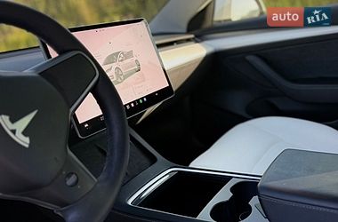 Седан Tesla Model 3 2022 в Новояворівську