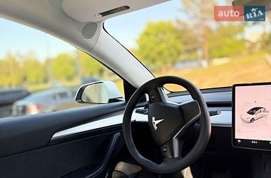 Седан Tesla Model 3 2022 в Новояворівську