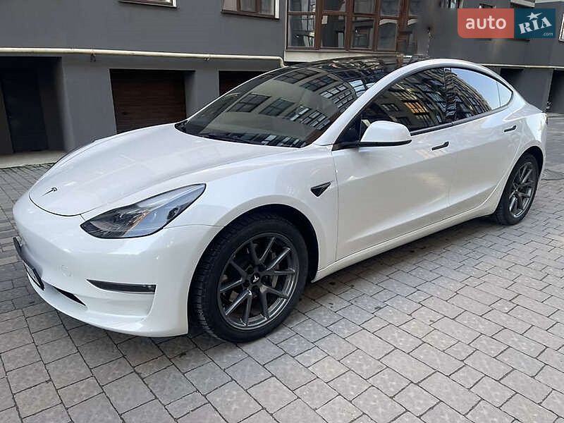 Седан Tesla Model 3 2021 в Ивано-Франковске