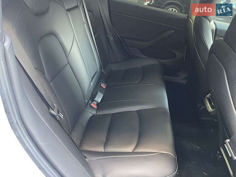 Седан Tesla Model 3 2021 в Ивано-Франковске