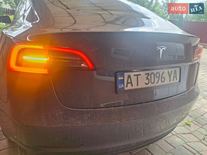 Седан Tesla Model 3 2021 в Ивано-Франковске