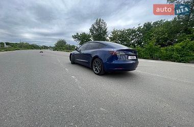 Седан Tesla Model 3 2021 в Киеве