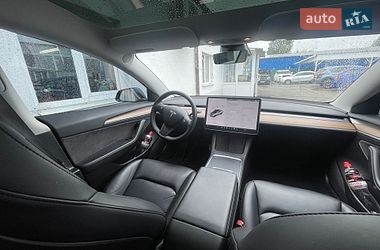 Седан Tesla Model 3 2021 в Киеве