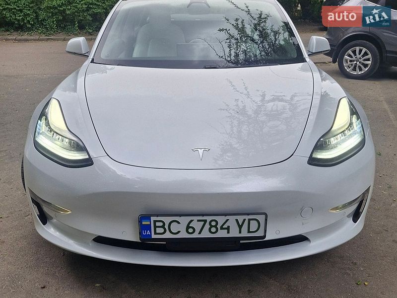 Седан Tesla Model 3 2018 в Львові
