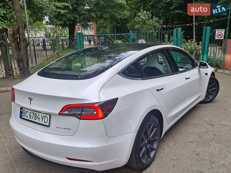 Седан Tesla Model 3 2018 в Львові