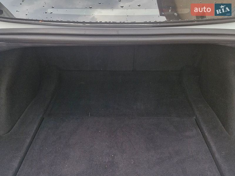 Седан Tesla Model 3 2018 в Львові