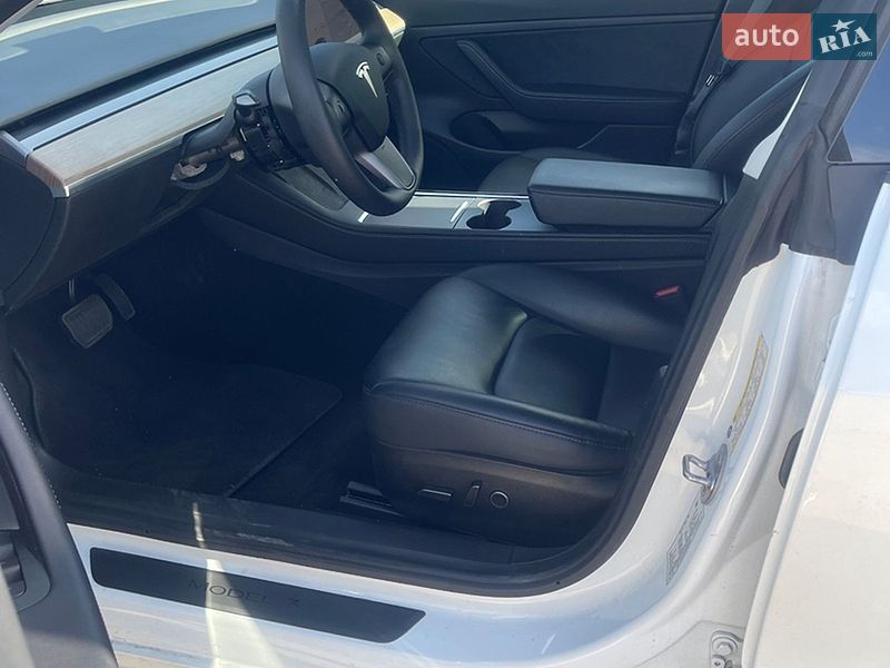 Седан Tesla Model 3 2021 в Трускавце