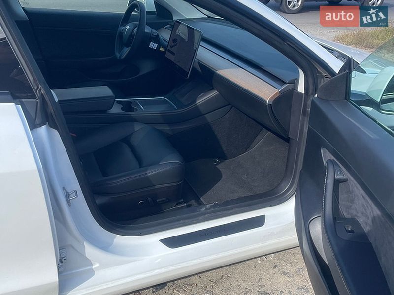 Седан Tesla Model 3 2021 в Трускавце
