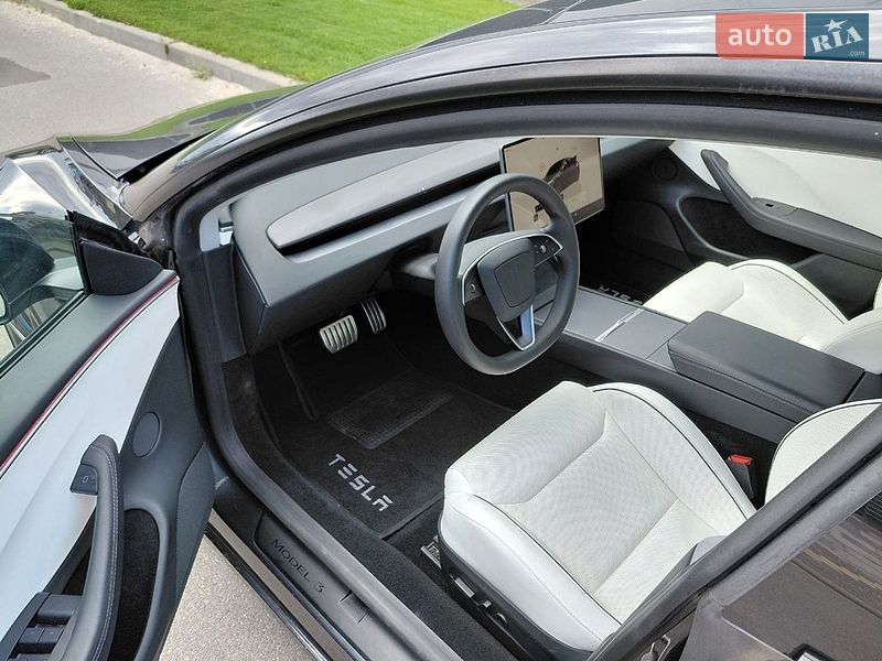 Седан Tesla Model 3 2024 в Києві