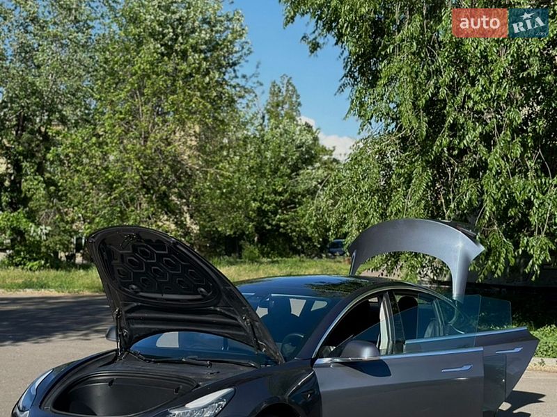 Седан Tesla Model 3 2020 в Киеве