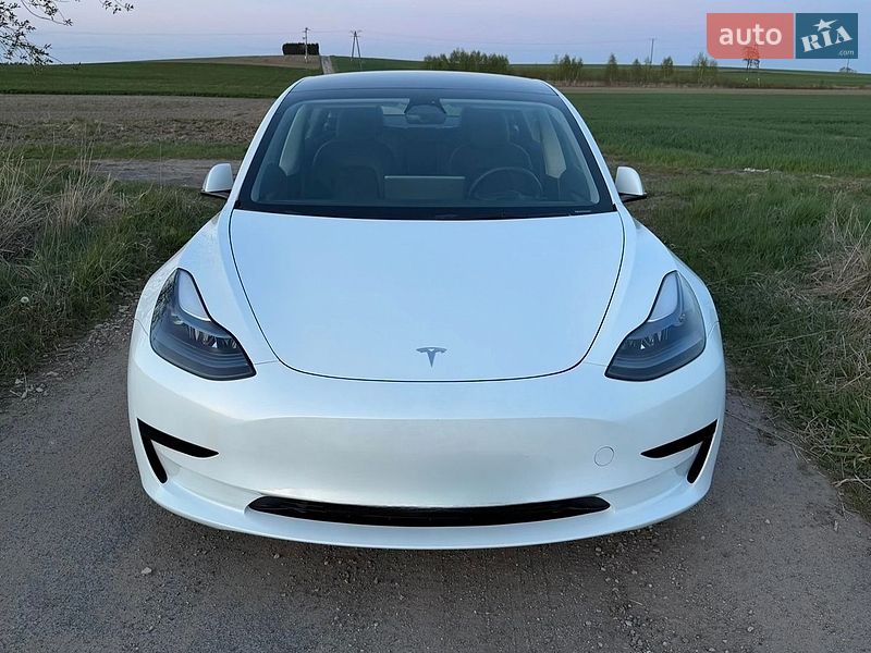 Tesla Model 3 2022