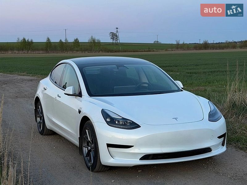 Седан Tesla Model 3 2022 в Днепре