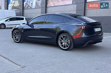 Седан Tesla Model 3 2024 в Львові