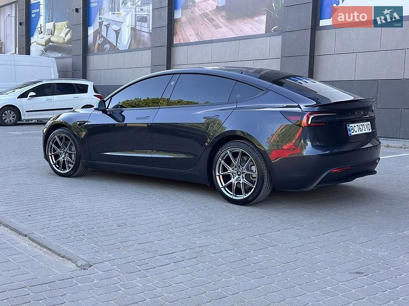 Седан Tesla Model 3 2024 в Львові