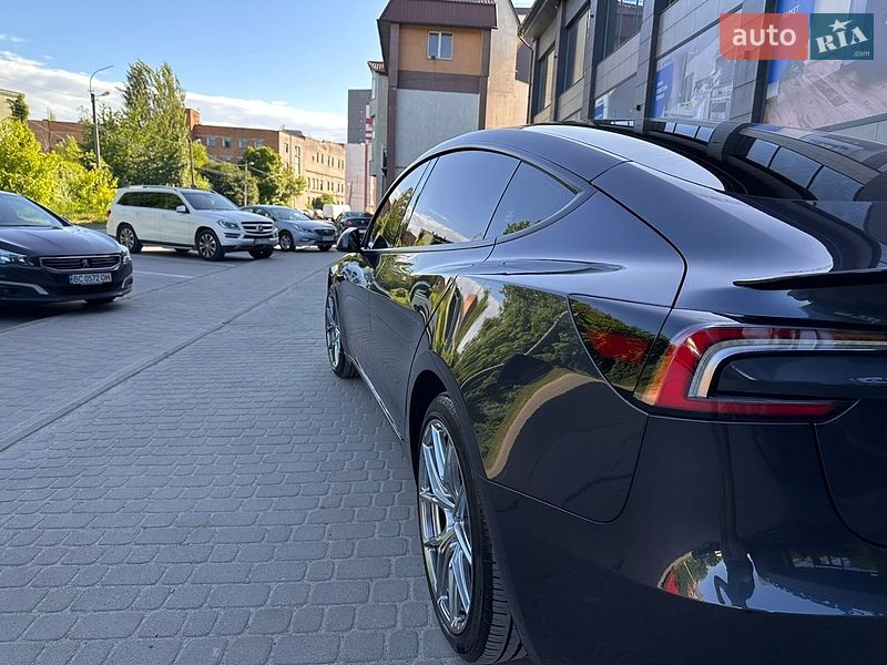 Седан Tesla Model 3 2024 в Львові
