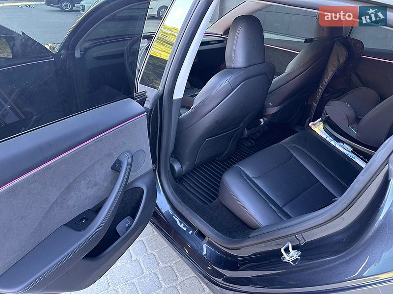 Седан Tesla Model 3 2024 в Львові