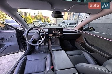 Седан Tesla Model 3 2024 в Львові