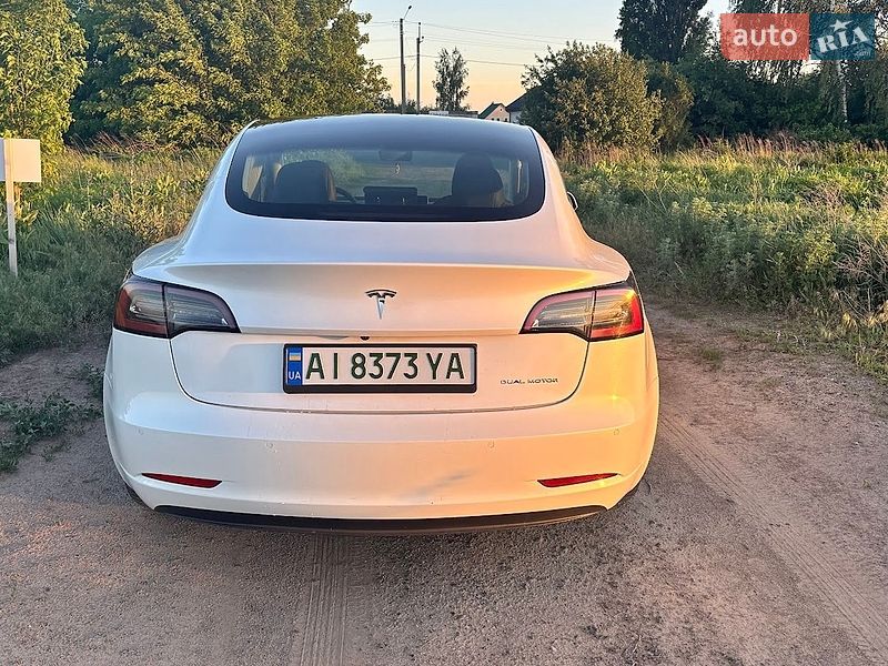 Седан Tesla Model 3 2020 в Києві