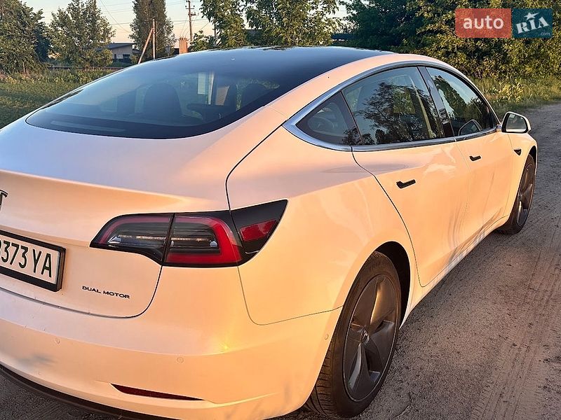 Седан Tesla Model 3 2020 в Києві