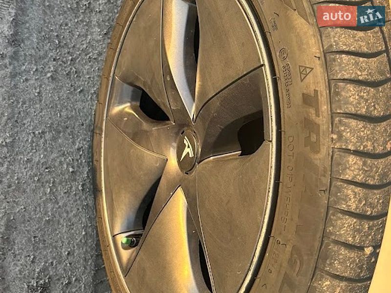 Седан Tesla Model 3 2020 в Києві