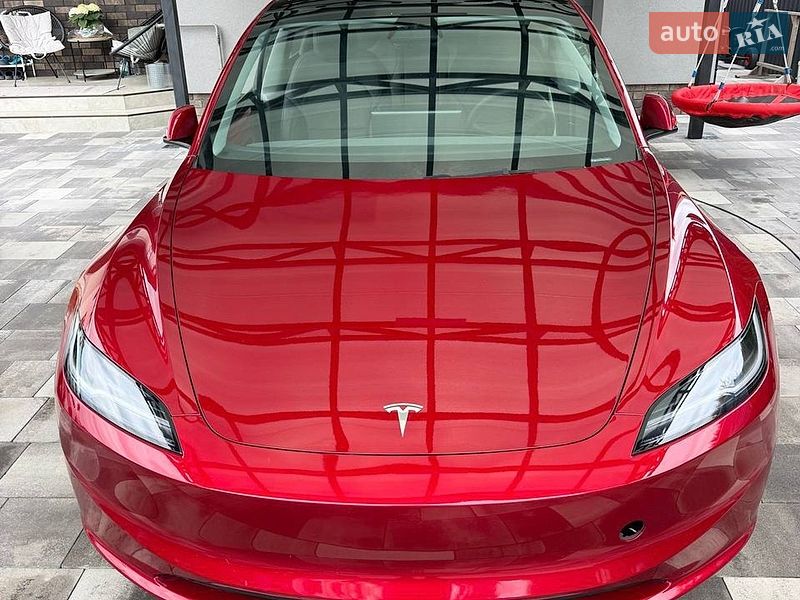 Седан Tesla Model 3 2024 в Києві