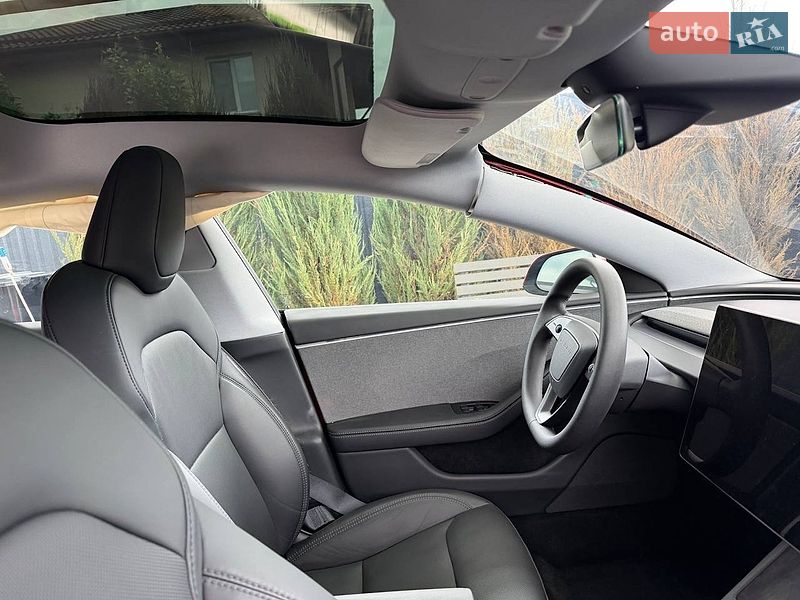 Седан Tesla Model 3 2024 в Києві