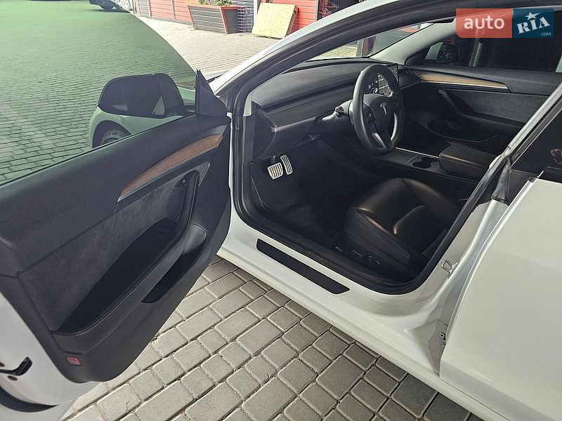 Седан Tesla Model 3 2021 в Одесі