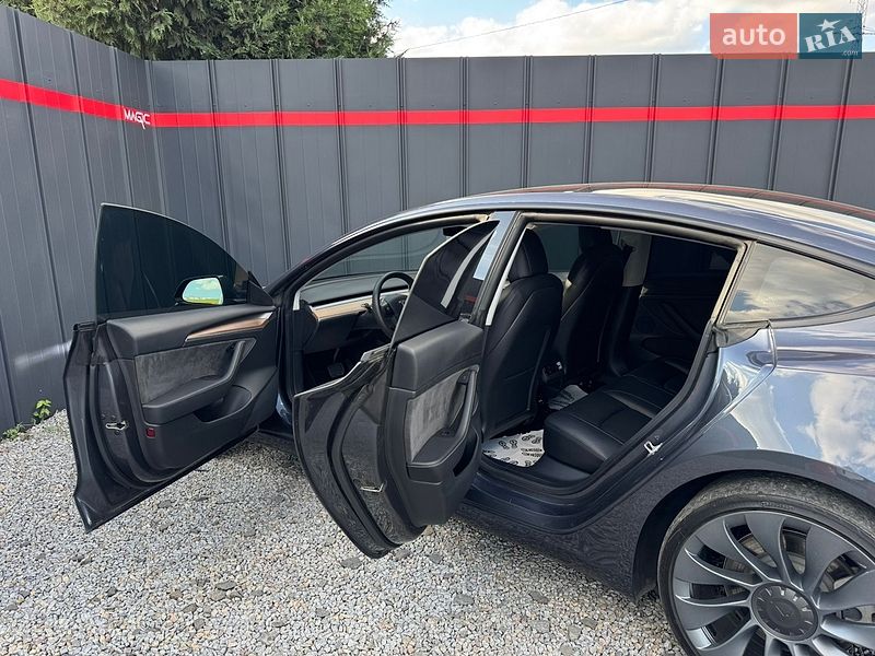 Седан Tesla Model 3 2022 в Луцьку