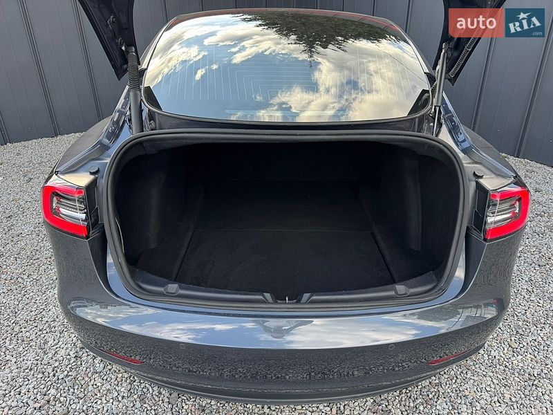 Седан Tesla Model 3 2022 в Луцьку