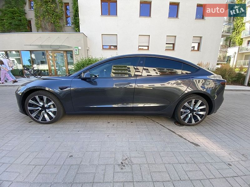 Седан Tesla Model 3 2023 в Харкові