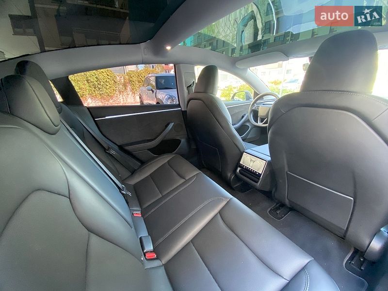 Седан Tesla Model 3 2023 в Харкові