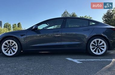 Седан Tesla Model 3 2022 в Киеве